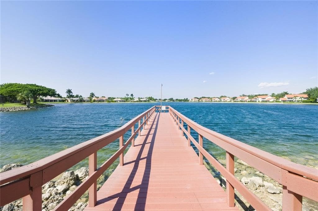 636 Windsor SQ # 102, NAPLES FL 34104-24