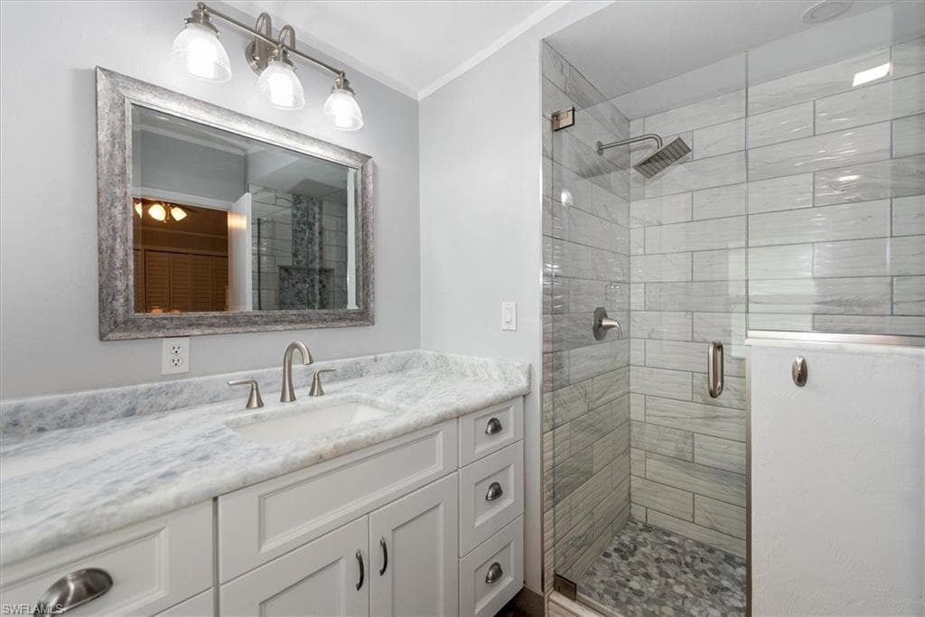 102 Elise DR, FORT MYERS FL 33908-16