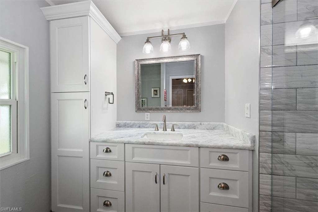 102 Elise DR, FORT MYERS FL 33908-15