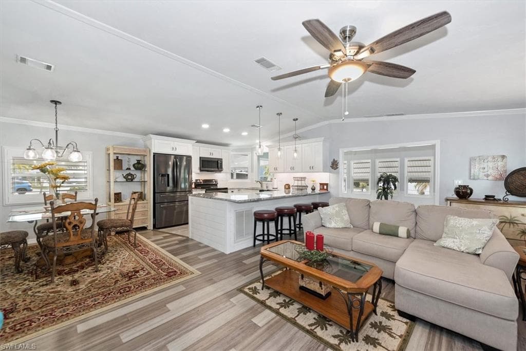 102 Elise DR, FORT MYERS FL 33908-6