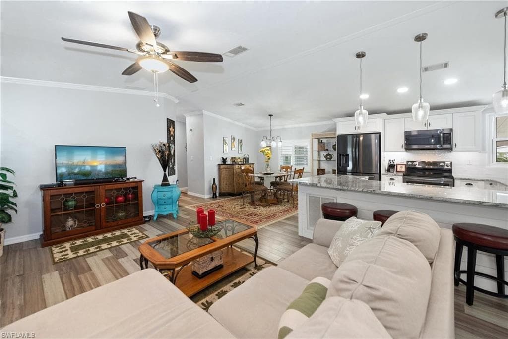 102 Elise DR, FORT MYERS FL 33908-4