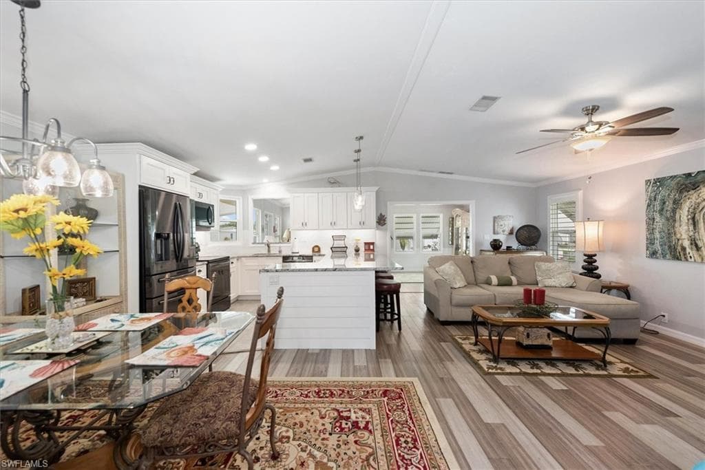 102 Elise DR, FORT MYERS FL 33908-8