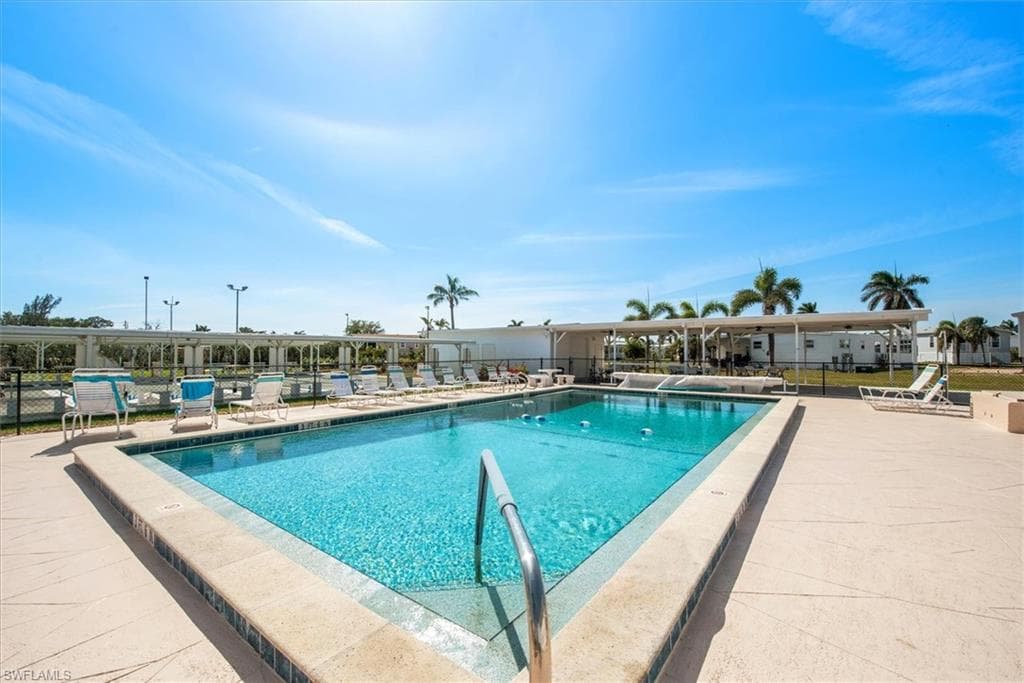 102 Elise DR, FORT MYERS FL 33908-24