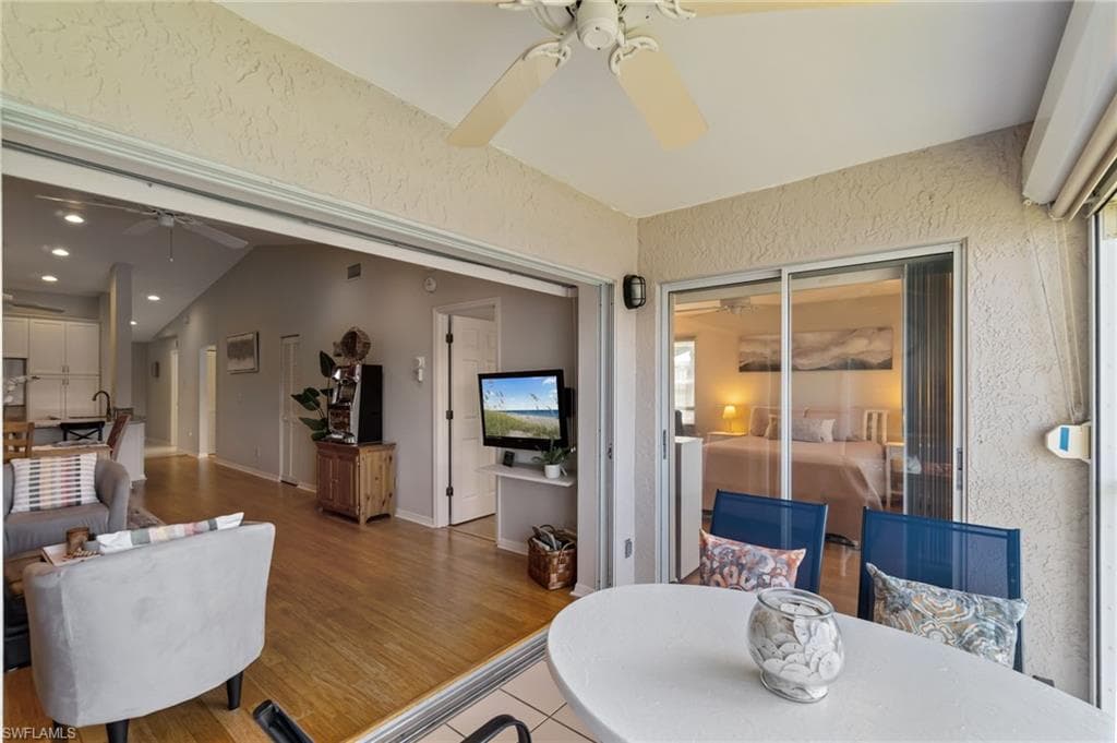 834 Gulf Pavilion DR # 201, NAPLES FL 34108-17