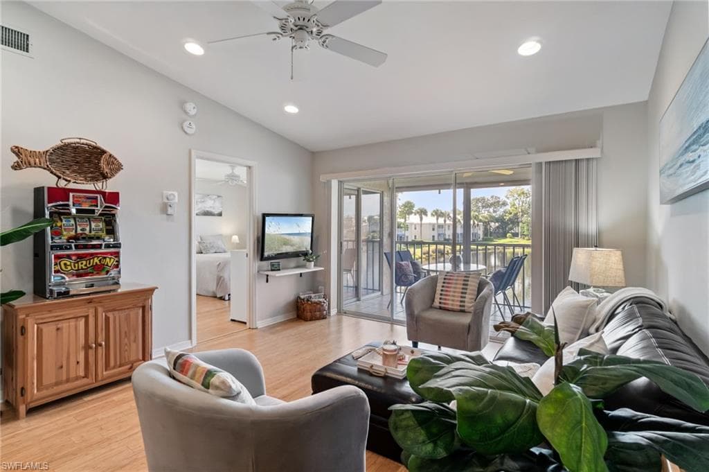 834 Gulf Pavilion DR # 201, NAPLES FL 34108-14