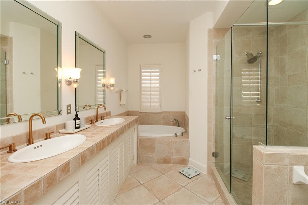 26956 Montego Pointe CT # 201, BONITA SPRINGS FL 34134-33