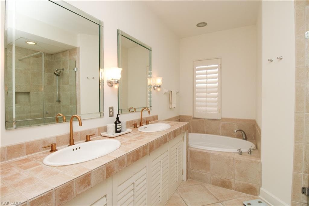 26956 Montego Pointe CT # 201, BONITA SPRINGS FL 34134-34