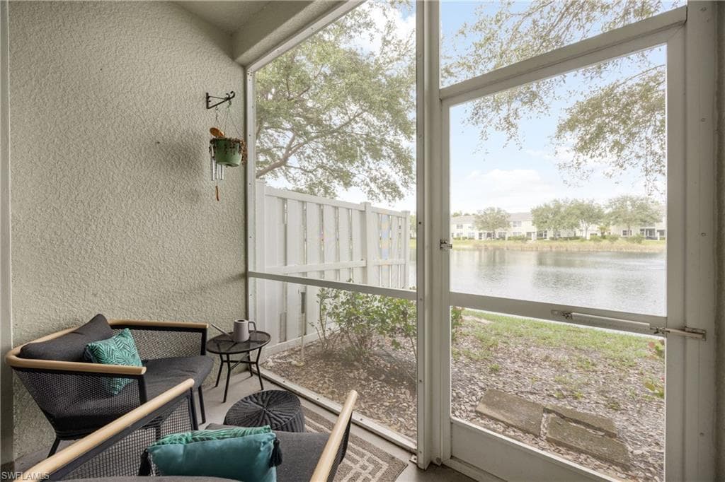 1320 Mariposa CIR # 104, NAPLES FL 34105-16