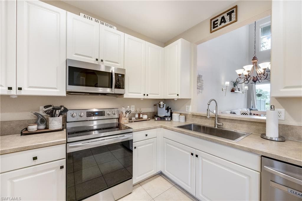 1320 Mariposa CIR # 104, NAPLES FL 34105-2