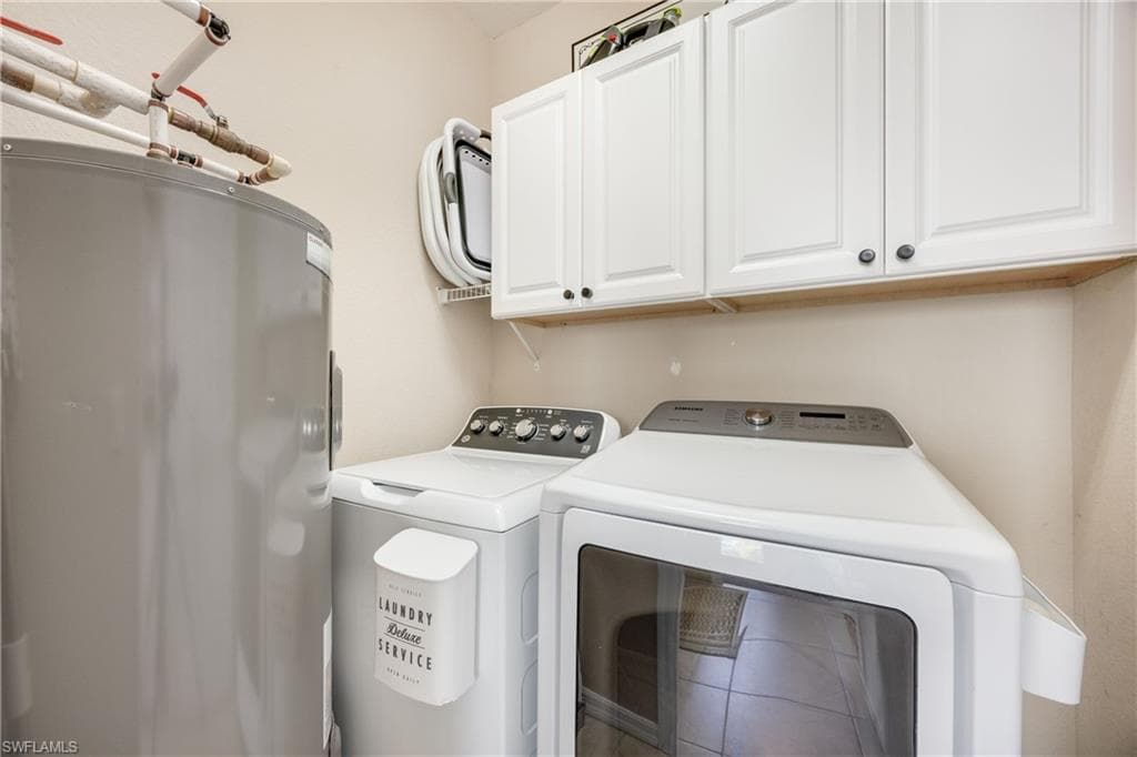 1320 Mariposa CIR # 104, NAPLES FL 34105-19