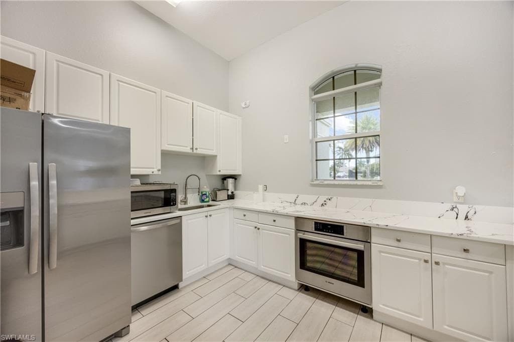 1320 Mariposa CIR # 104, NAPLES FL 34105-33