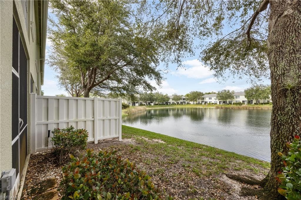 1320 Mariposa CIR # 104, NAPLES FL 34105-14