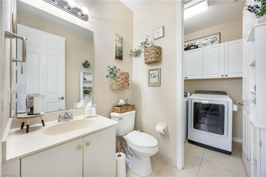 1320 Mariposa CIR # 104, NAPLES FL 34105-18