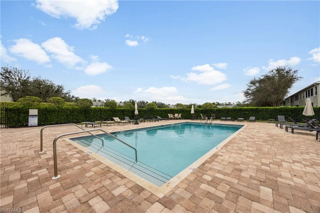 1320 Mariposa CIR # 104, NAPLES FL 34105-30