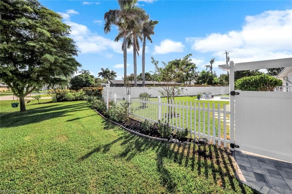 1086 N Town And River DR, FORT MYERS FL 33919-37