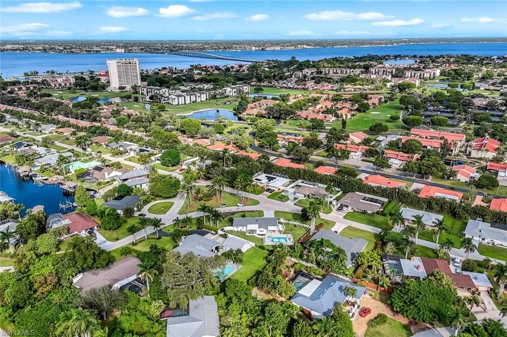 1086 N Town And River DR, FORT MYERS FL 33919-43