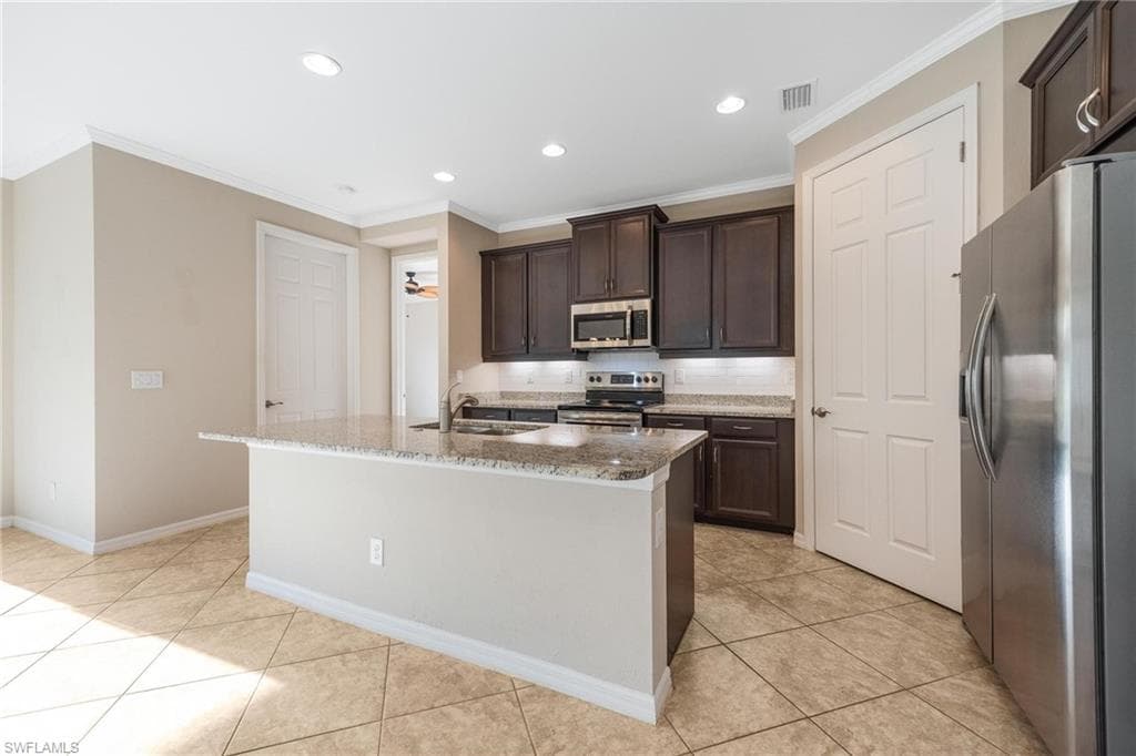 2899 Sunset Pointe CIR, CAPE CORAL FL 33914-6