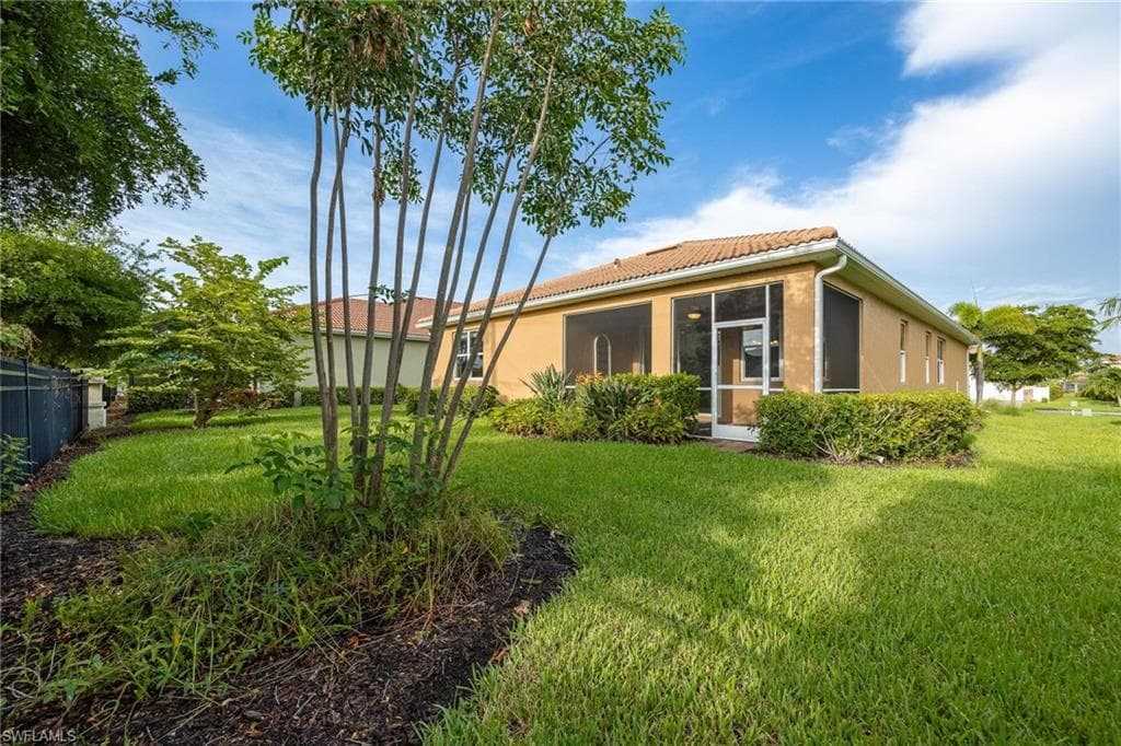 2899 Sunset Pointe CIR, CAPE CORAL FL 33914-2