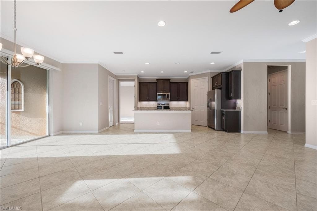 2899 Sunset Pointe CIR, CAPE CORAL FL 33914-8