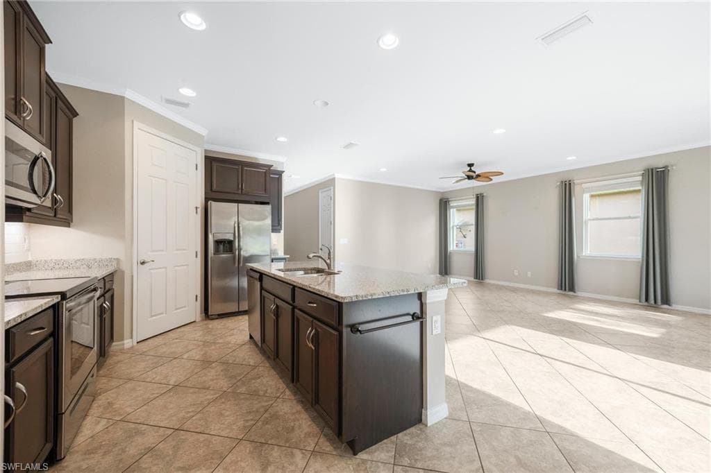 2899 Sunset Pointe CIR, CAPE CORAL FL 33914-17