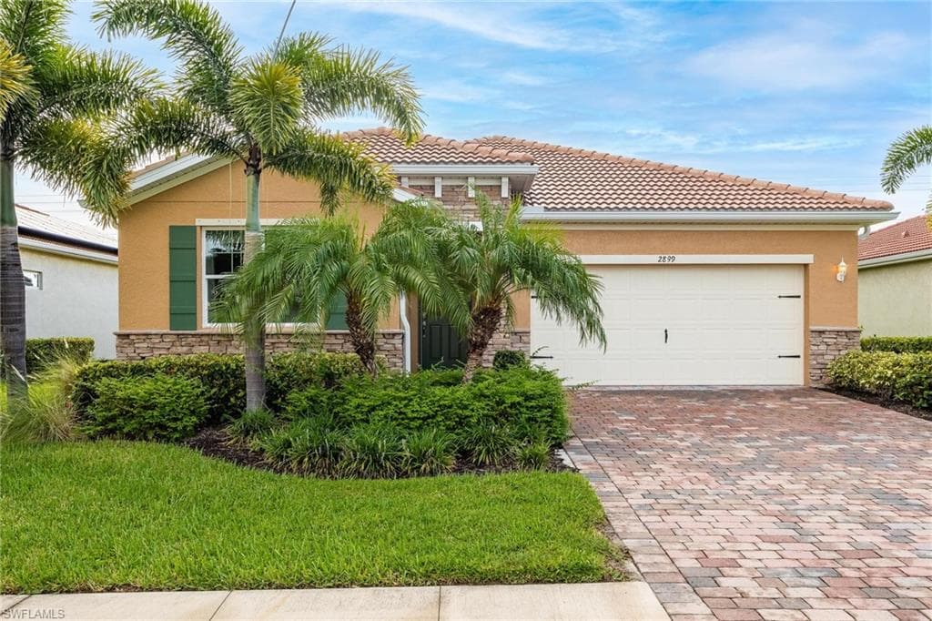 2899 Sunset Pointe CIR, CAPE CORAL FL 33914-28