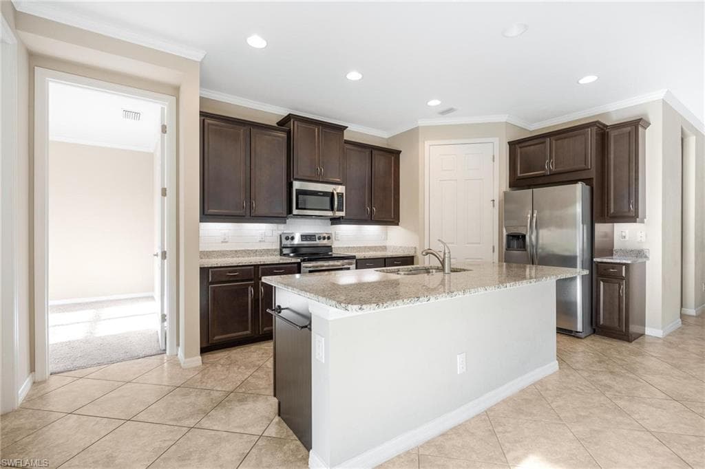2899 Sunset Pointe CIR, CAPE CORAL FL 33914-7