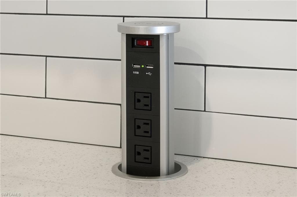 1560 Ricardo AVE, FORT MYERS FL 33901-11