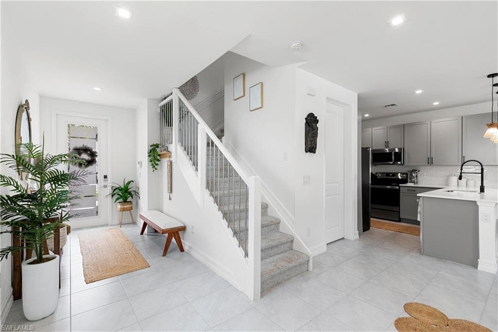 7578 Rockefeller DR, NAPLES FL 34119-6