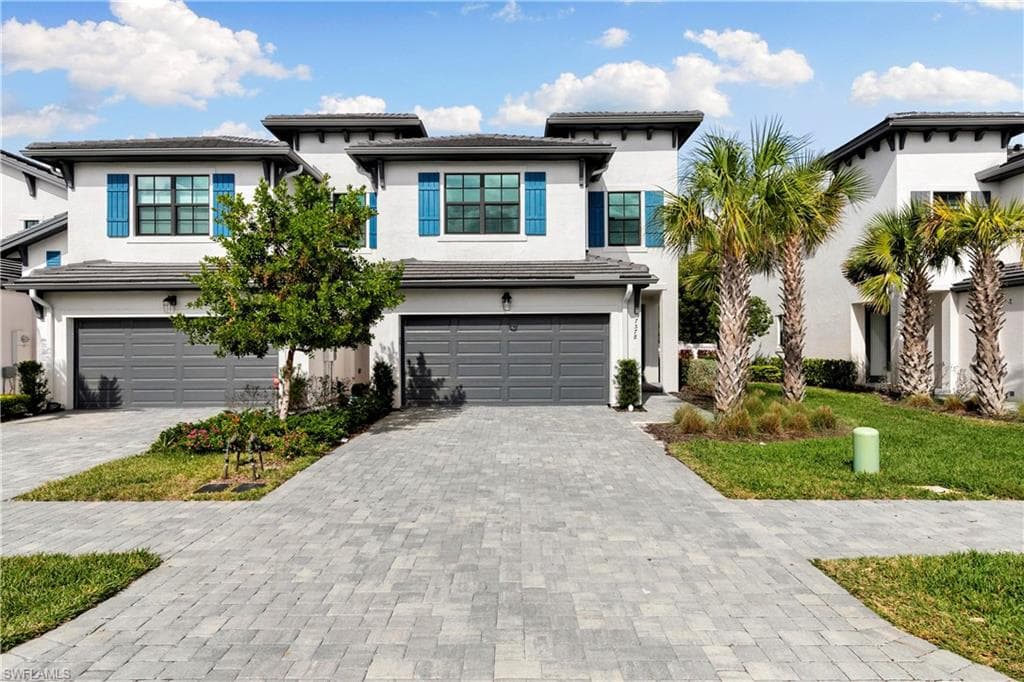 7578 Rockefeller DR, NAPLES FL 34119-31