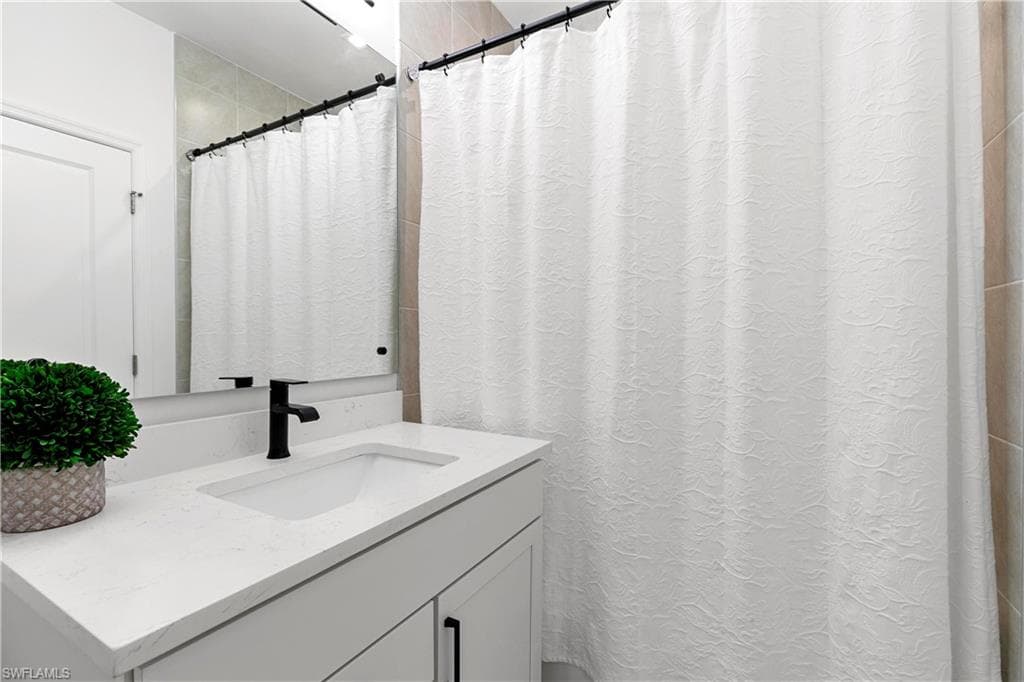 7578 Rockefeller DR, NAPLES FL 34119-29