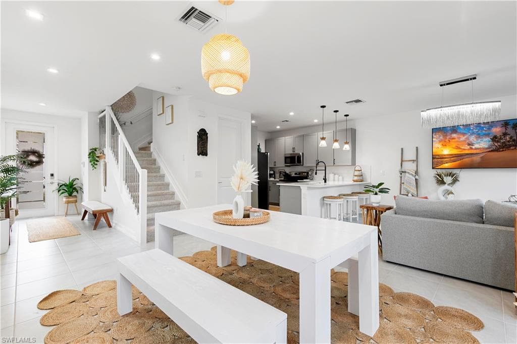 7578 Rockefeller DR, NAPLES FL 34119-9