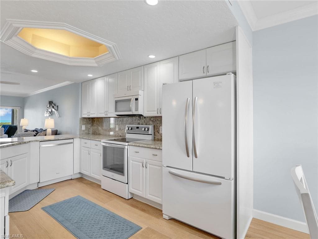 13105 Vanderbilt DR # 909, NAPLES FL 34110-22