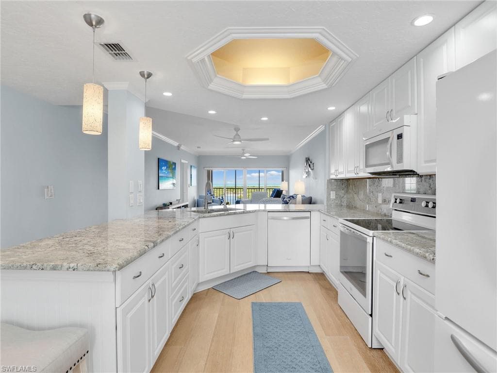 13105 Vanderbilt DR # 909, NAPLES FL 34110-34