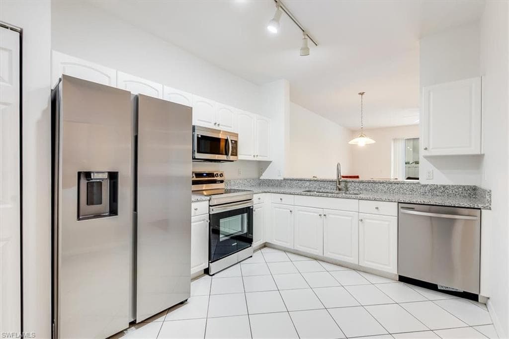 3635 Pine Oak CIR # 102, FORT MYERS FL 33916-1