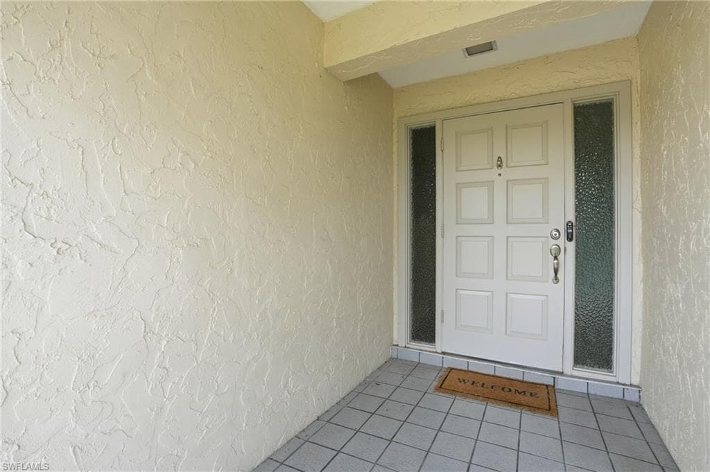 223 Pine Valley CIR, NAPLES FL 34113-3