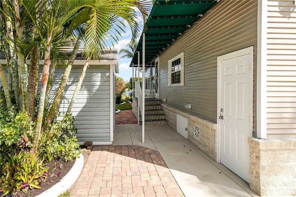 3048 Crystal Lake DR, NAPLES FL 34120-26