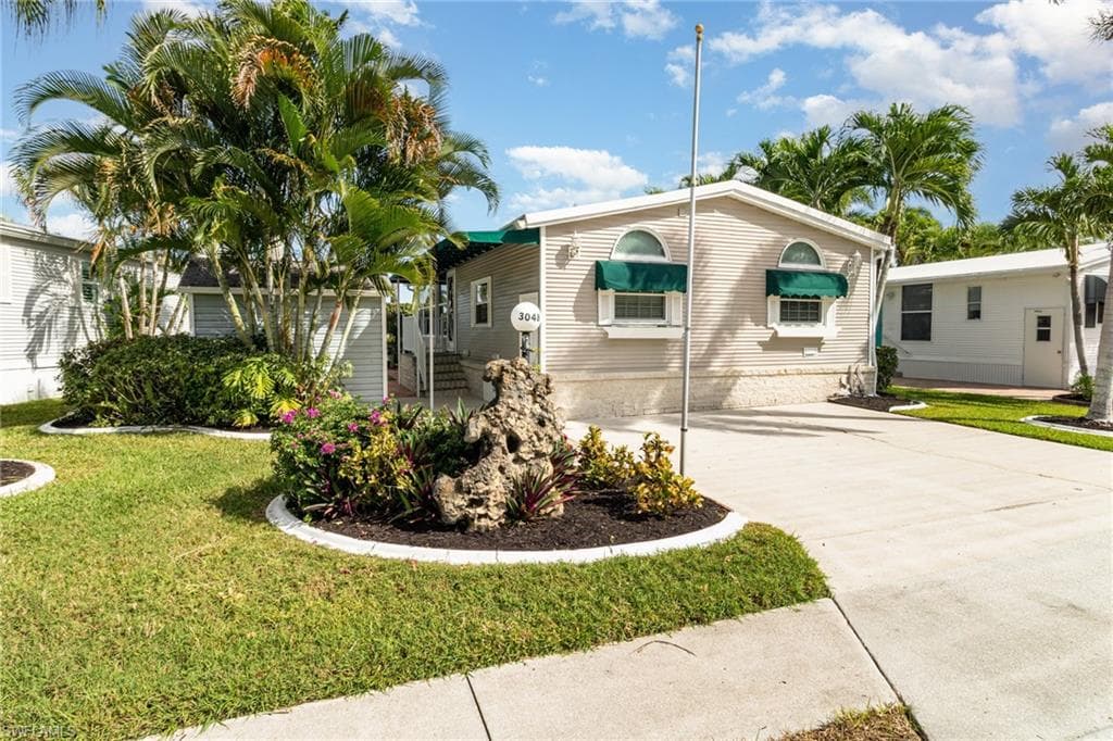 3048 Crystal Lake DR, NAPLES FL 34120-25