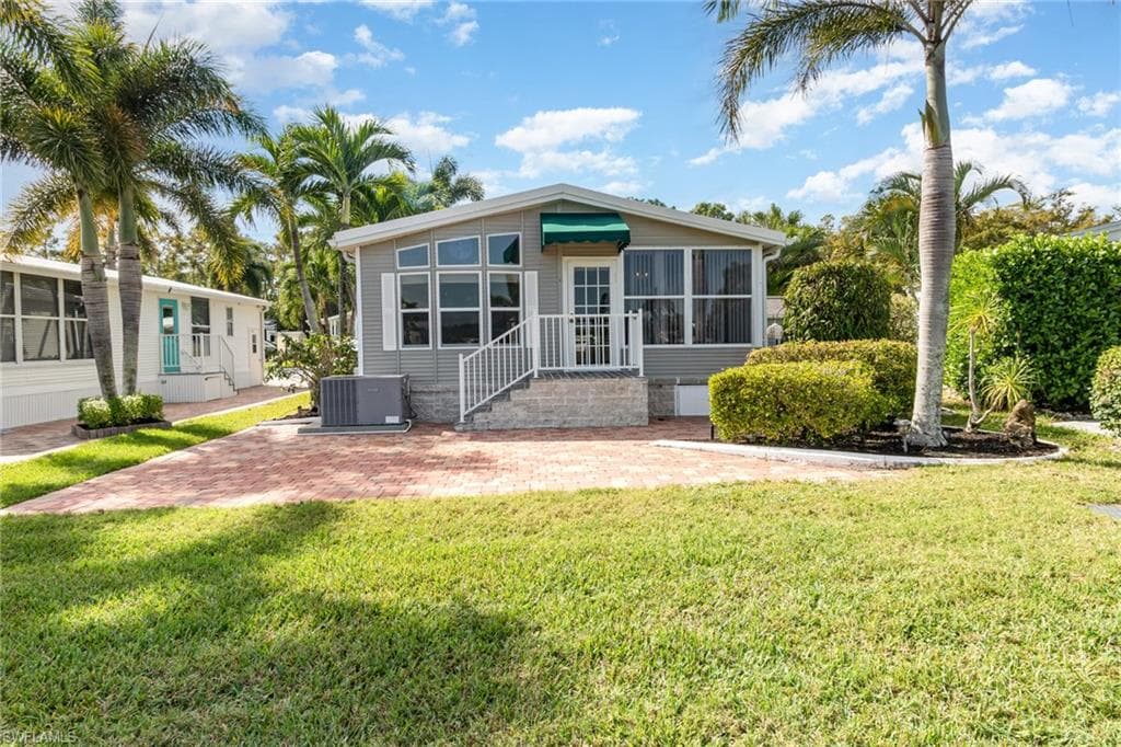 3048 Crystal Lake DR, NAPLES FL 34120-2