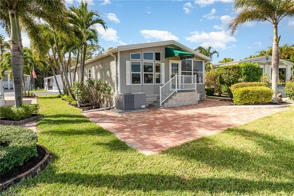 3048 Crystal Lake DR, NAPLES FL 34120-24