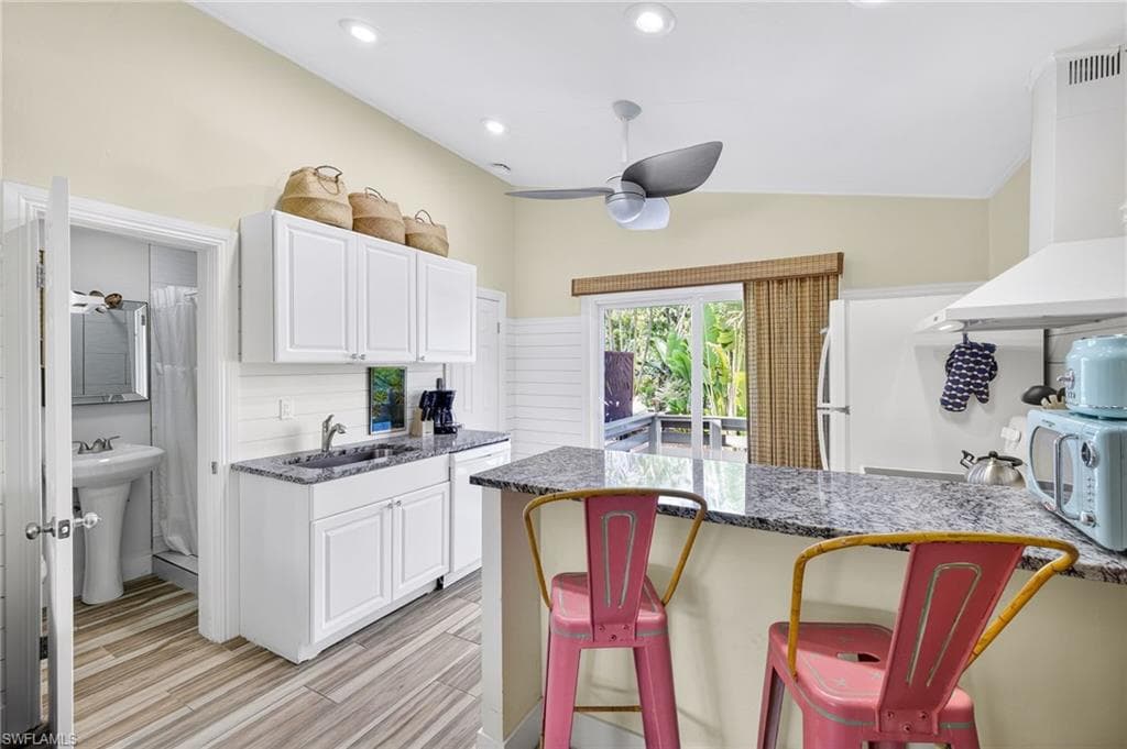 1220 Morningside PL, SANIBEL FL 33957-15