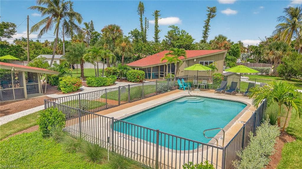 1220 Morningside PL, SANIBEL FL 33957-36