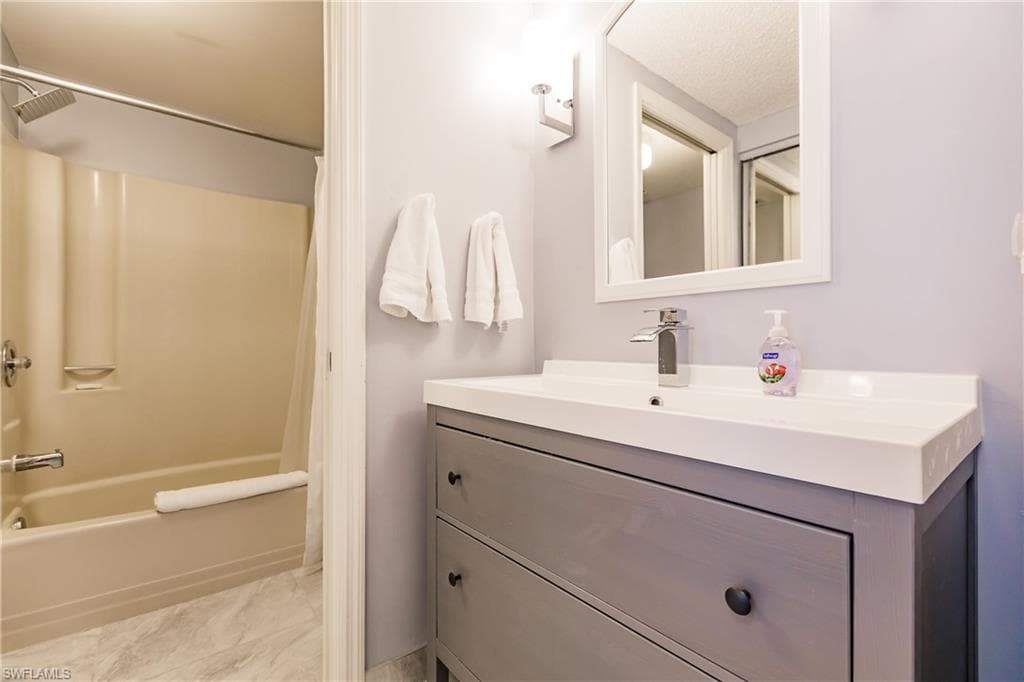 64 4th ST # A208, BONITA SPRINGS FL 34134-10