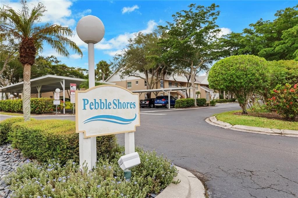 162 Pebble Shores DR # 104, NAPLES FL 34110-29