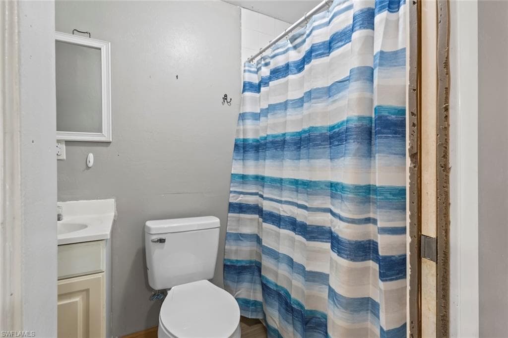 18417 Lee RD, FORT MYERS FL 33967-28