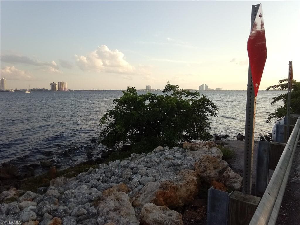 1322 Old Bridge RD, NORTH FORT MYERS FL 33917-30