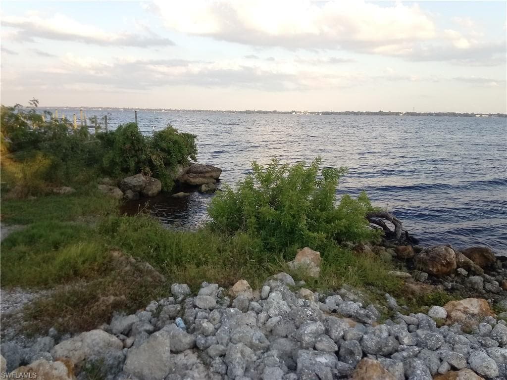 1322 Old Bridge RD, NORTH FORT MYERS FL 33917-28