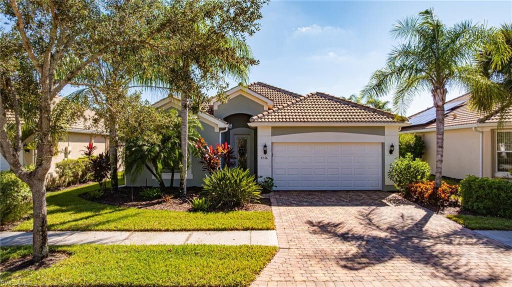 8516 Benelli CT, NAPLES FL 34114-1