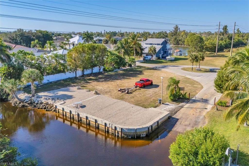 17585 Blackfriar DR, FORT MYERS FL 33908-33