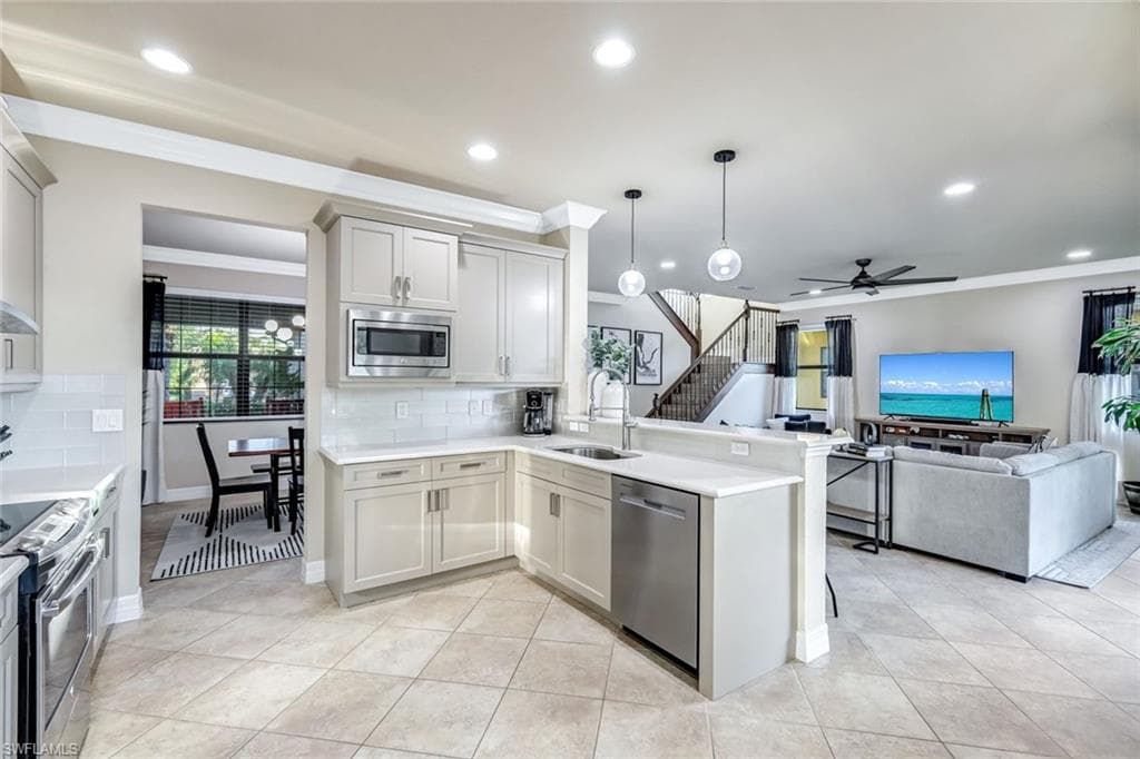 11732 Meadowrun CIR, FORT MYERS FL 33913-8