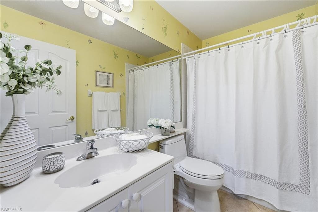 900 Diamond CIR # 905, NAPLES FL 34110-25